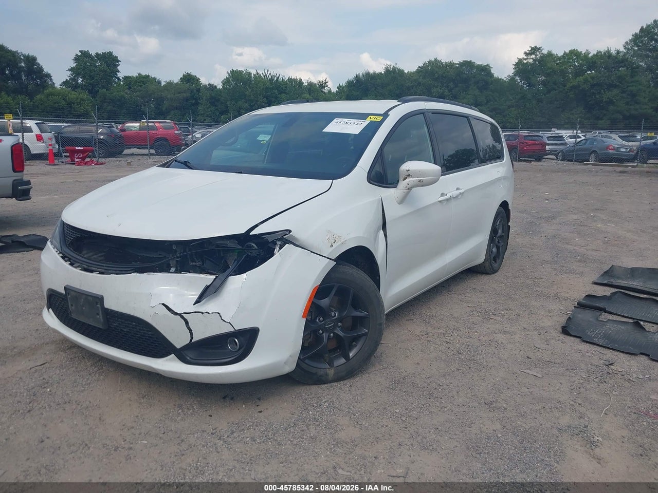 2019 CHRYSLER PACIFICA TOURING L · 2/11
