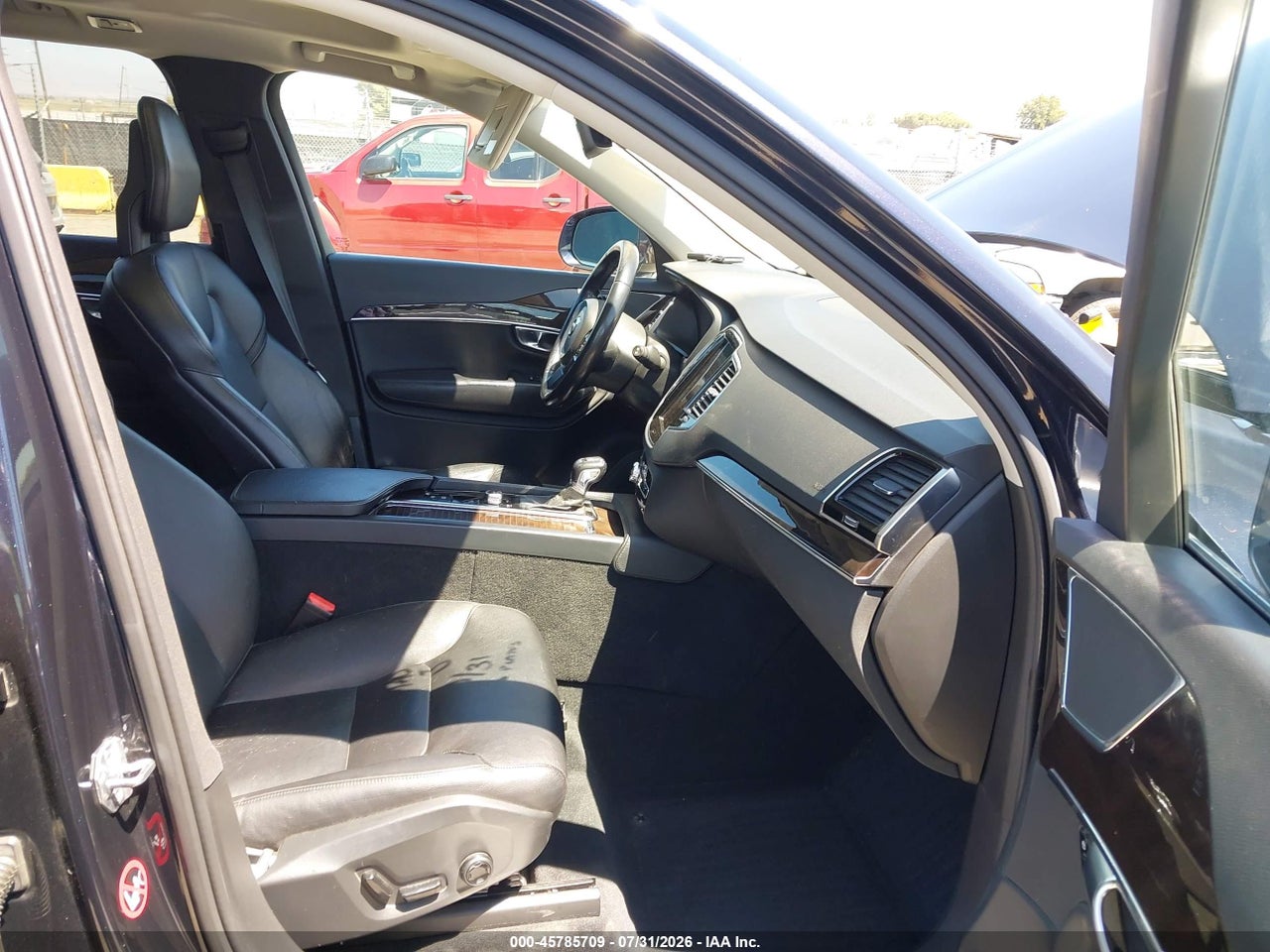2017 VOLVO XC90 T5 MOMENTUM · 5/11