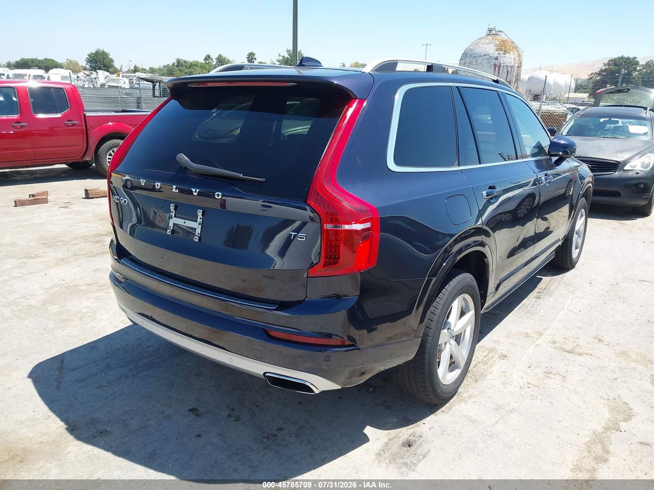 2017 VOLVO XC90 T5 MOMENTUM · 4/11