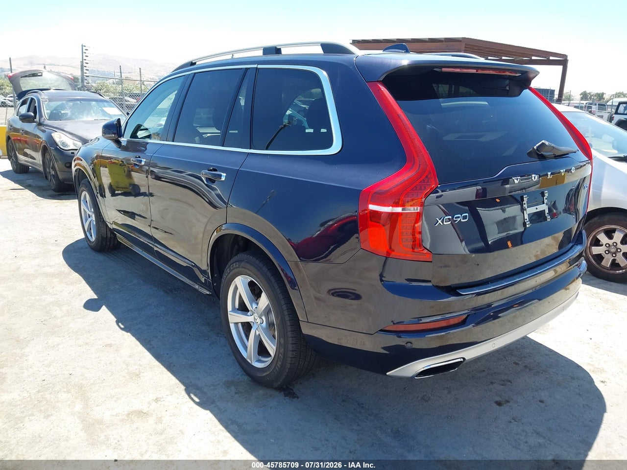 2017 VOLVO XC90 T5 MOMENTUM · 3/11