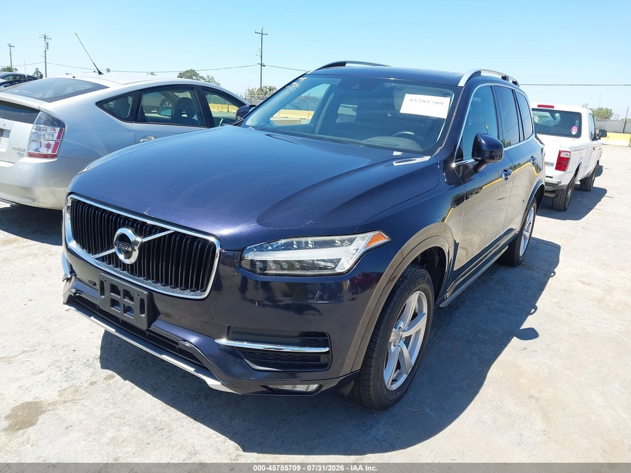 2017 VOLVO XC90 T5 MOMENTUM · 2/11