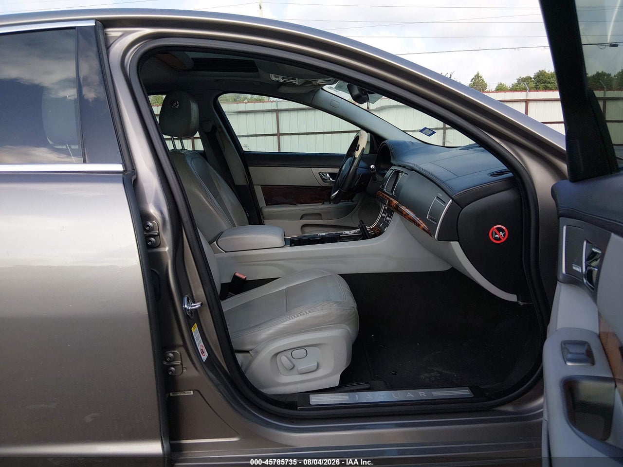 2011 JAGUAR XF PREMIUM · 5/11