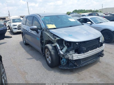 2C4RC1CG8HR****** · 2017 CHRYSLER PACIFICA LX