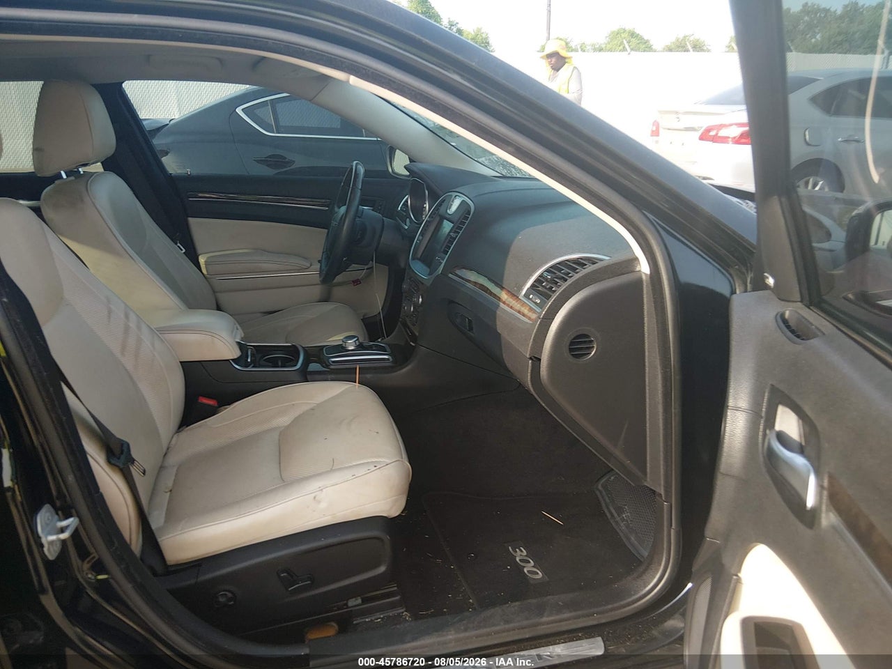 2016 CHRYSLER 300C · 5/11