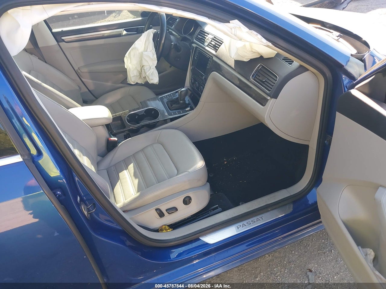 2017 VOLKSWAGEN PASSAT 1.8T SEL PREMIUM · 5/10