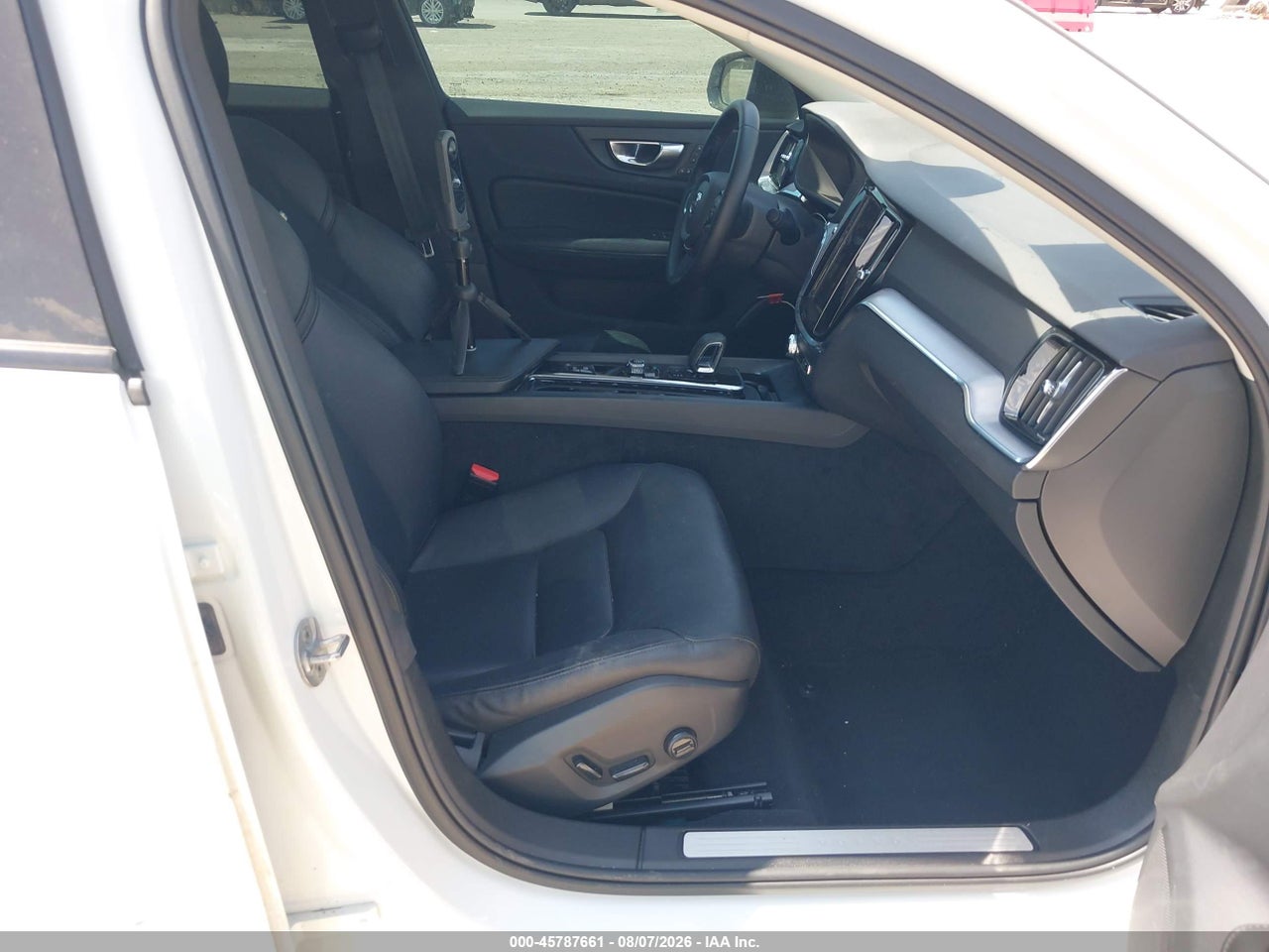 2024 VOLVO S60 B5 CORE DARK THEME · 5/11