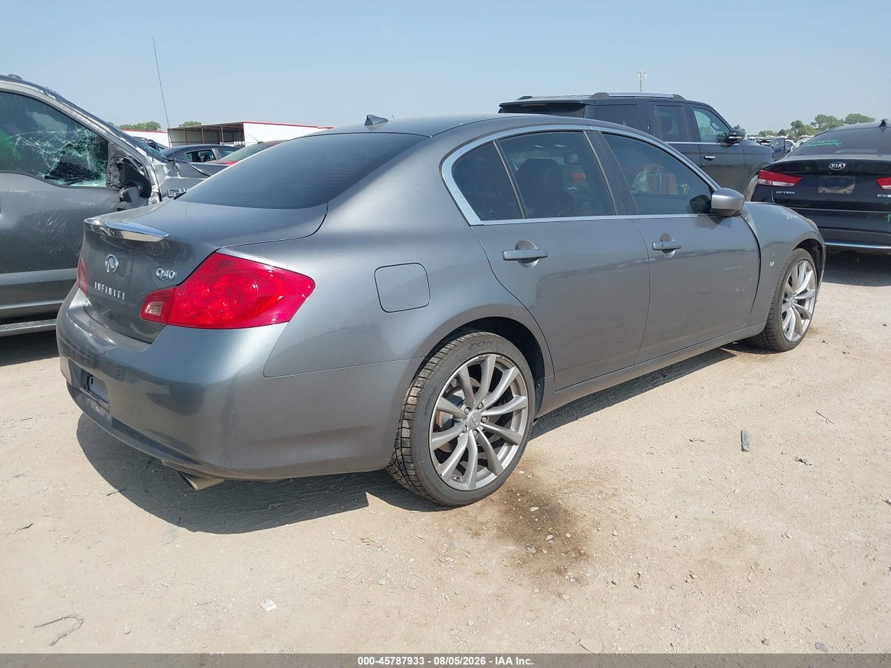 2015 INFINITI Q40 · 4/11