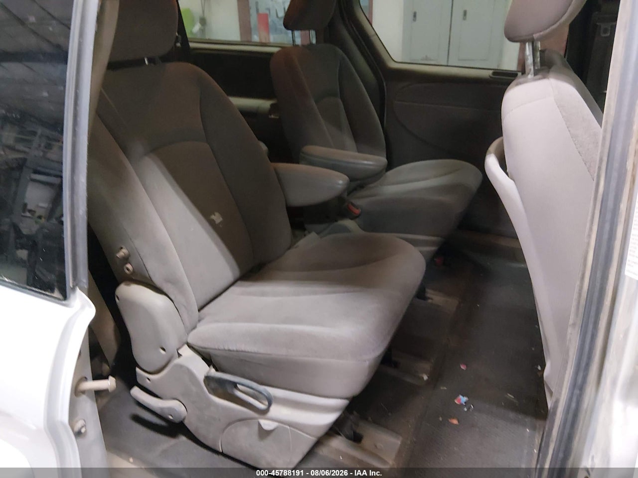 2003 DODGE GRAND CARAVAN SPORT · 8/11