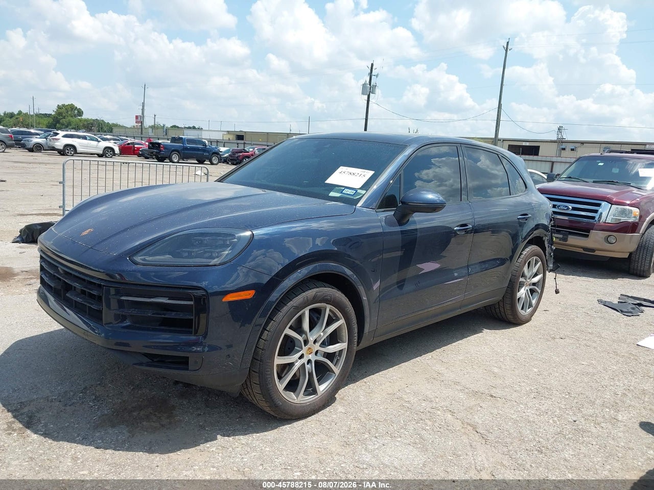 2024 PORSCHE CAYENNE · 2/11