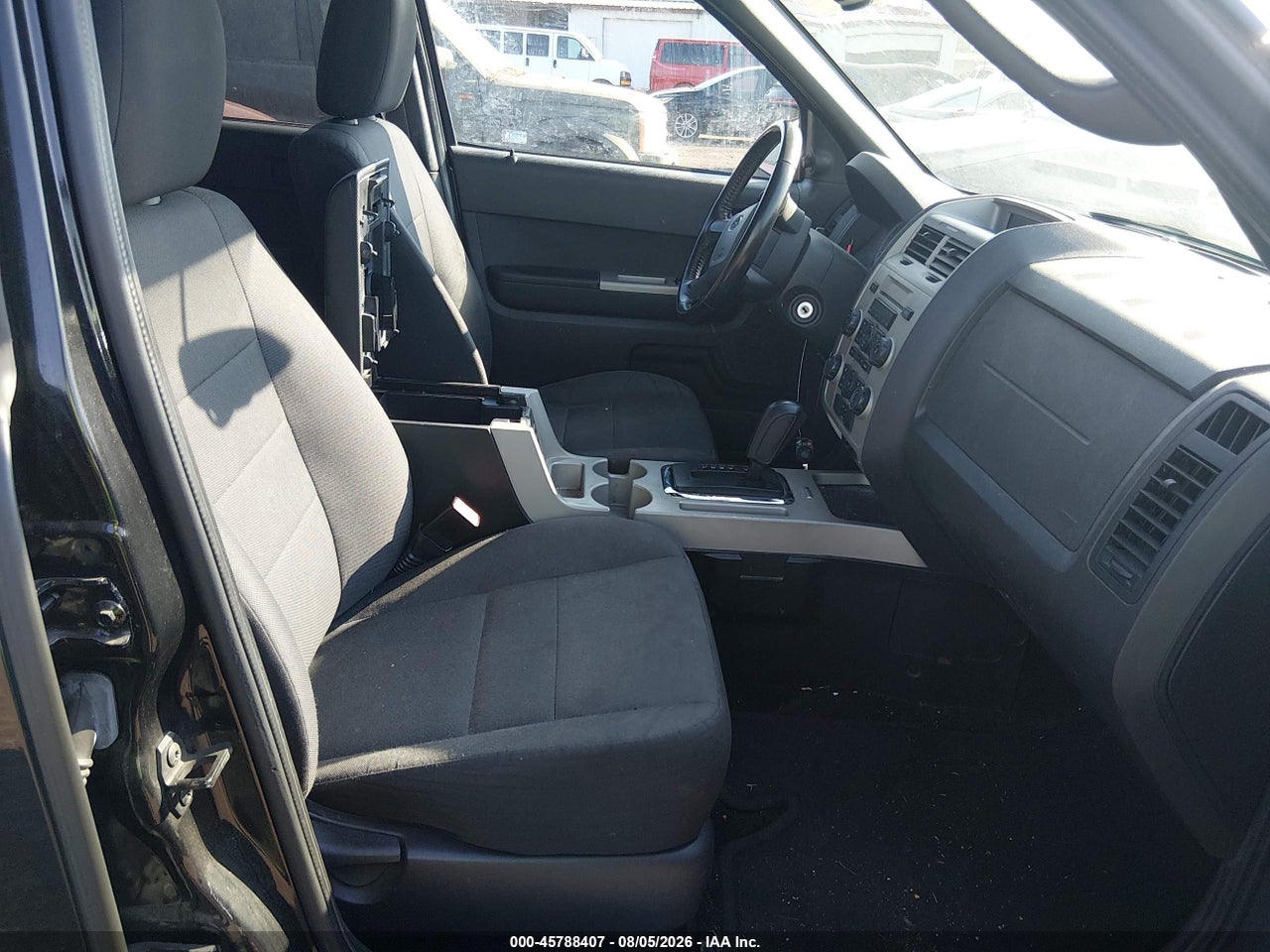 1FMCU0D75BK****** · 2011 FORD ESCAPE XLT · 5/11