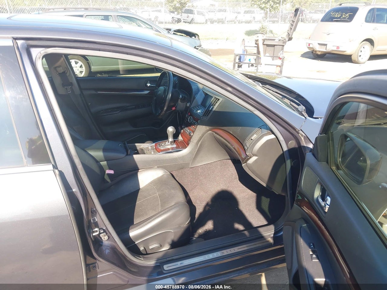 2010 INFINITI G37X · 5/11