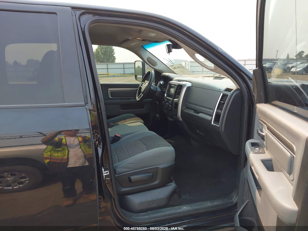 2017 RAM 2500 SLT  4X4 8' BOX · 5/11