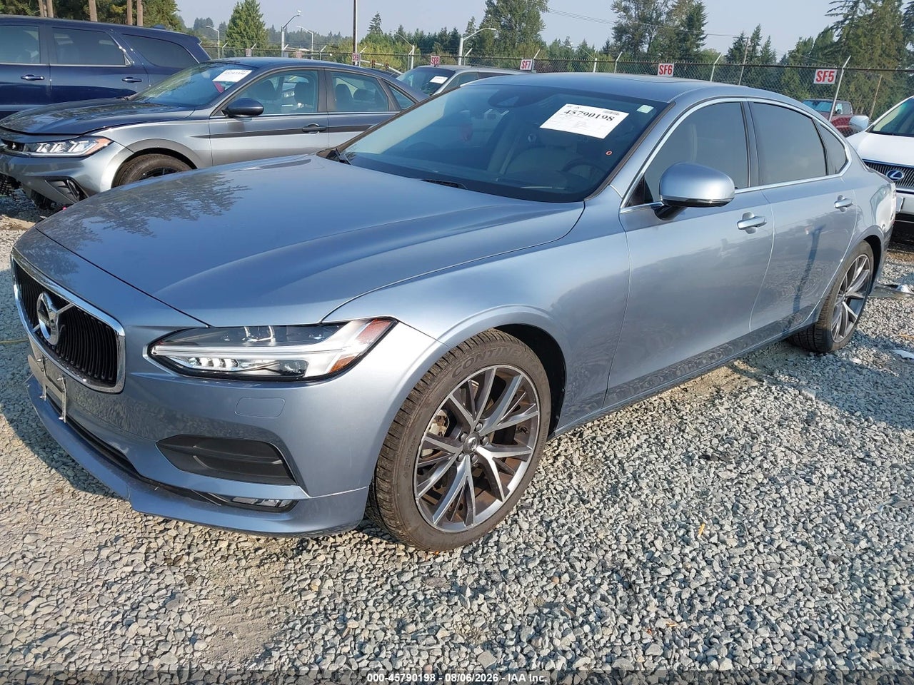 2018 VOLVO S90 T5 MOMENTUM · 2/11