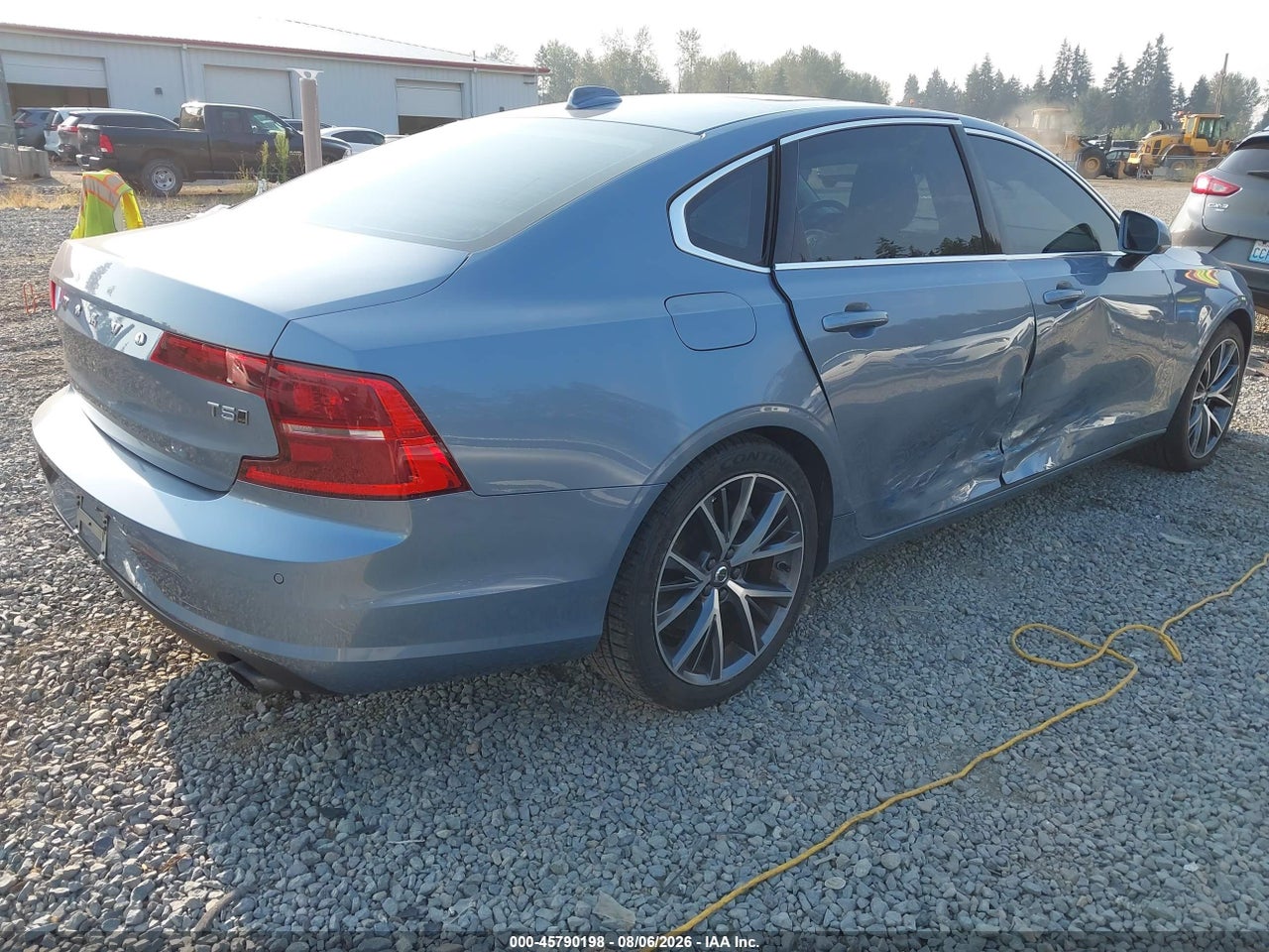 2018 VOLVO S90 T5 MOMENTUM · 4/11