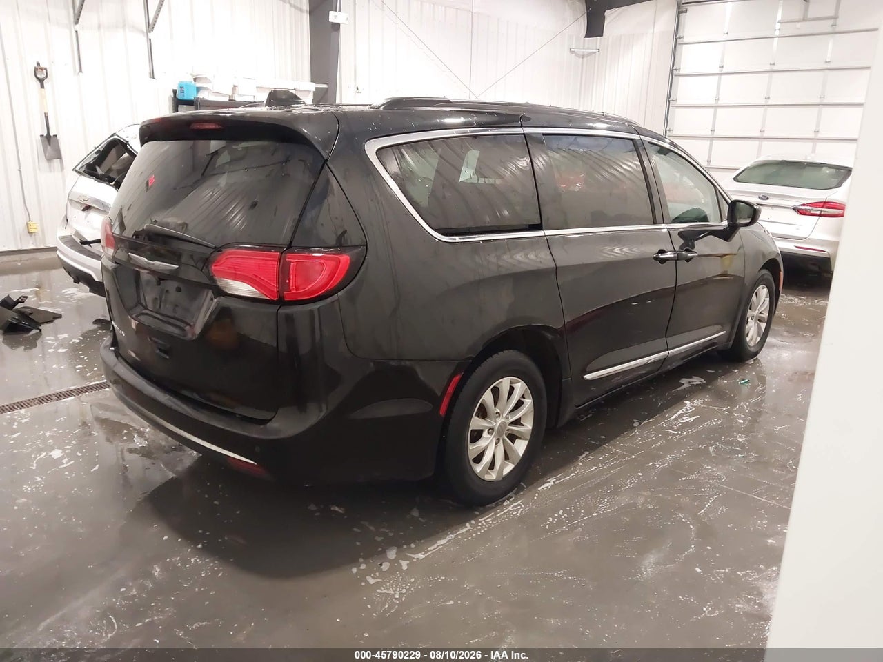 2017 CHRYSLER PACIFICA TOURING-L · 4/11