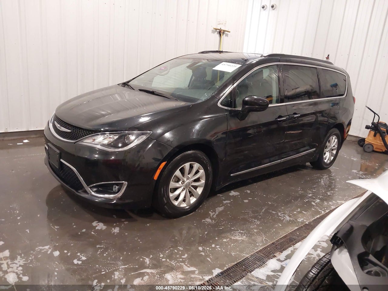 2017 CHRYSLER PACIFICA TOURING-L · 2/11