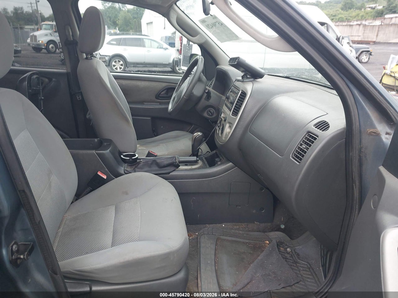 2005 FORD ESCAPE XLT · 5/11