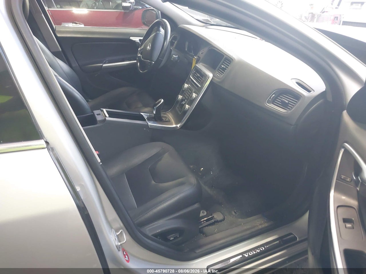 2015 VOLVO V60 T5 PREMIER · 5/11