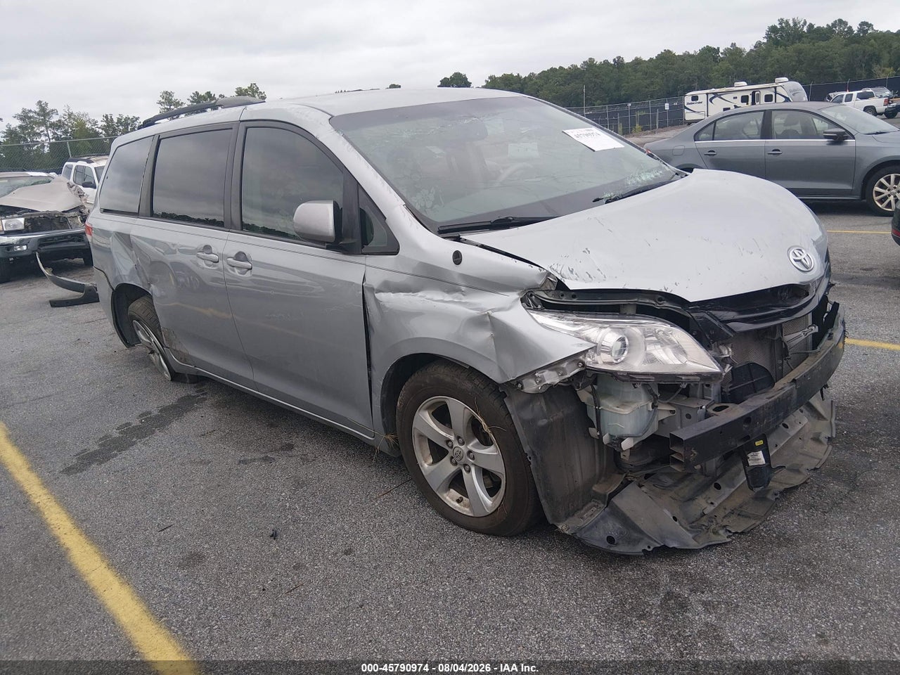 5TDKK3DC2ES****** · 2014 TOYOTA SIENNA LE V6 8 PASSENGER