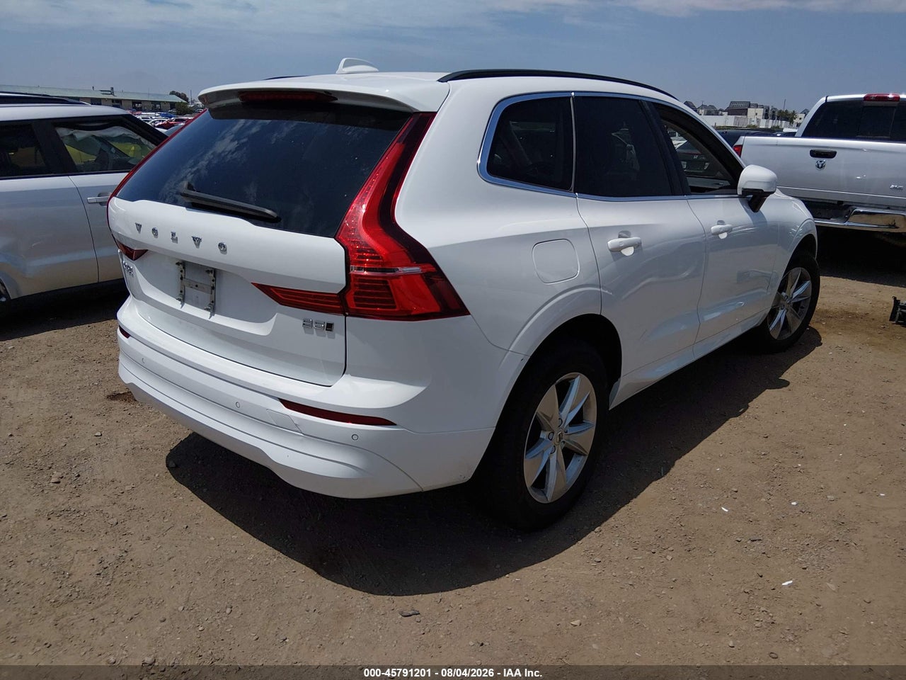 2022 VOLVO XC60 B5 MOMENTUM · 4/11