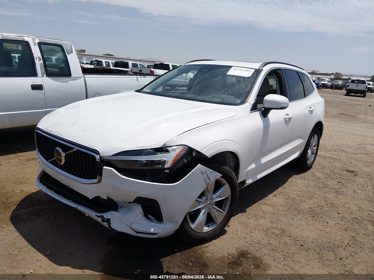 2022 VOLVO XC60 B5 MOMENTUM · 2/11