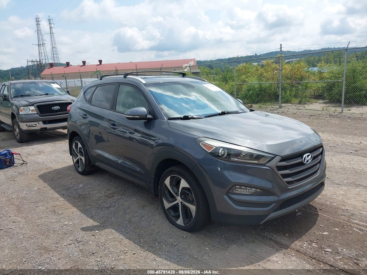 KM8J3CA27GU****** · 2016 HYUNDAI TUCSON SPORT
