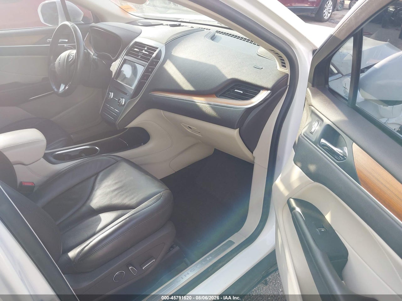 2019 LINCOLN MKC SELECT · 5/11