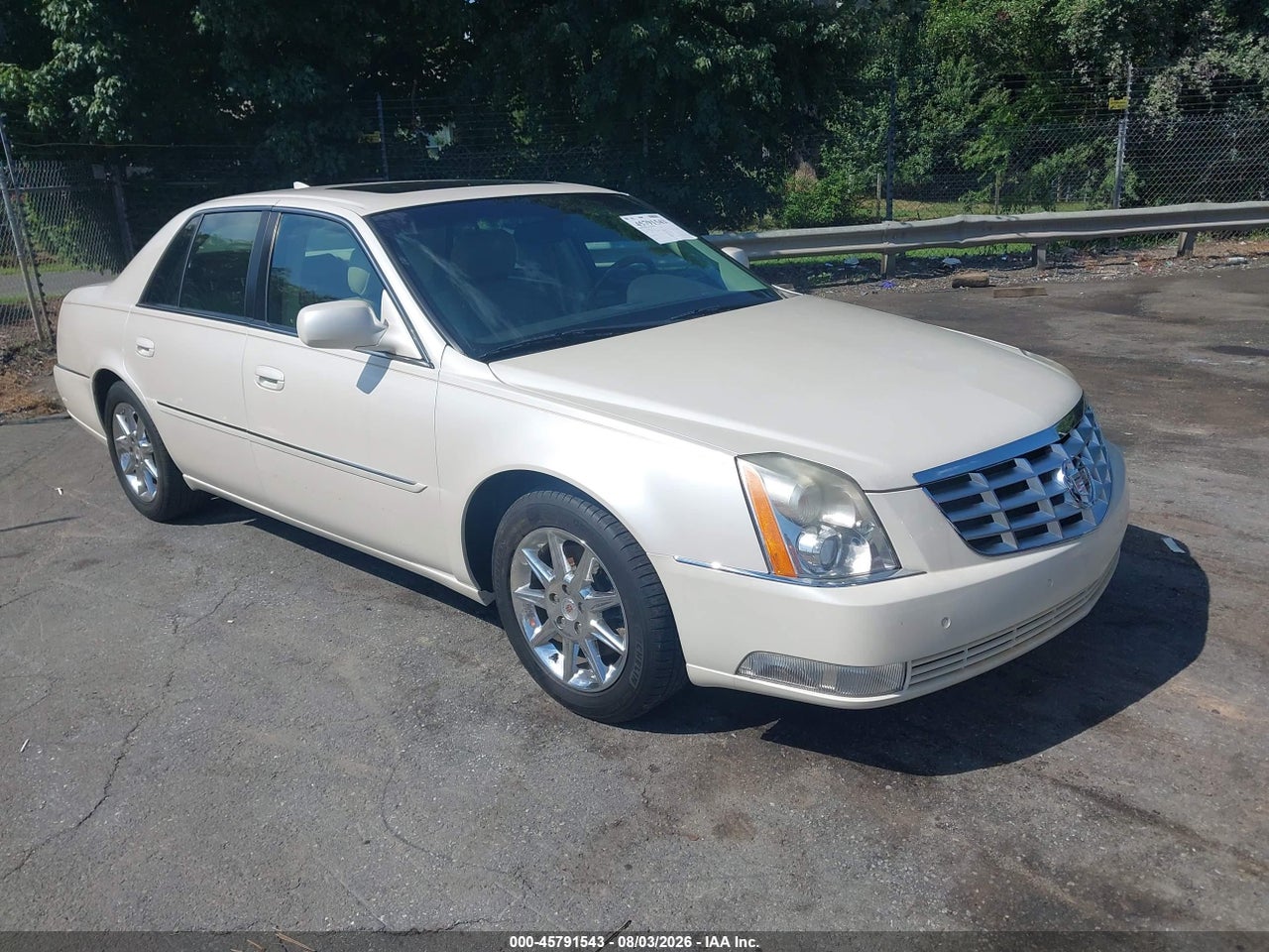 2011 CADILLAC DTS LUXURY COLLECTION