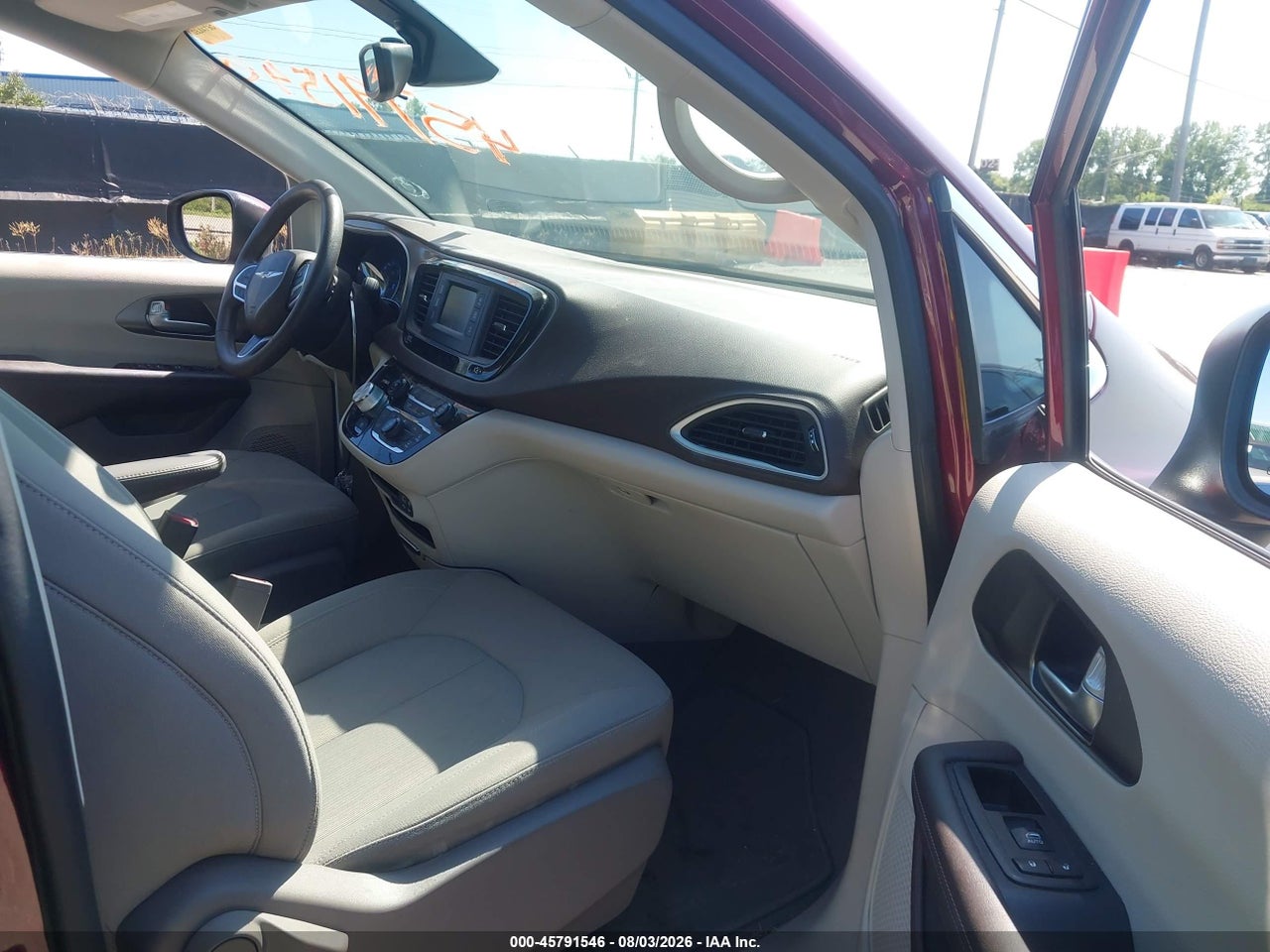 2017 CHRYSLER PACIFICA LX · 5/11