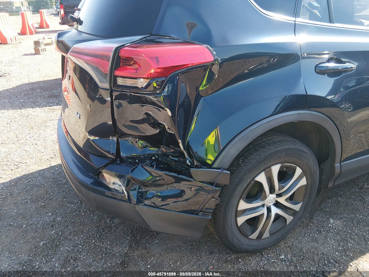 2017 TOYOTA RAV4 LE · 6/11