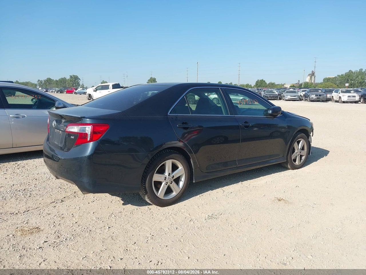 2012 TOYOTA CAMRY SE · 4/11