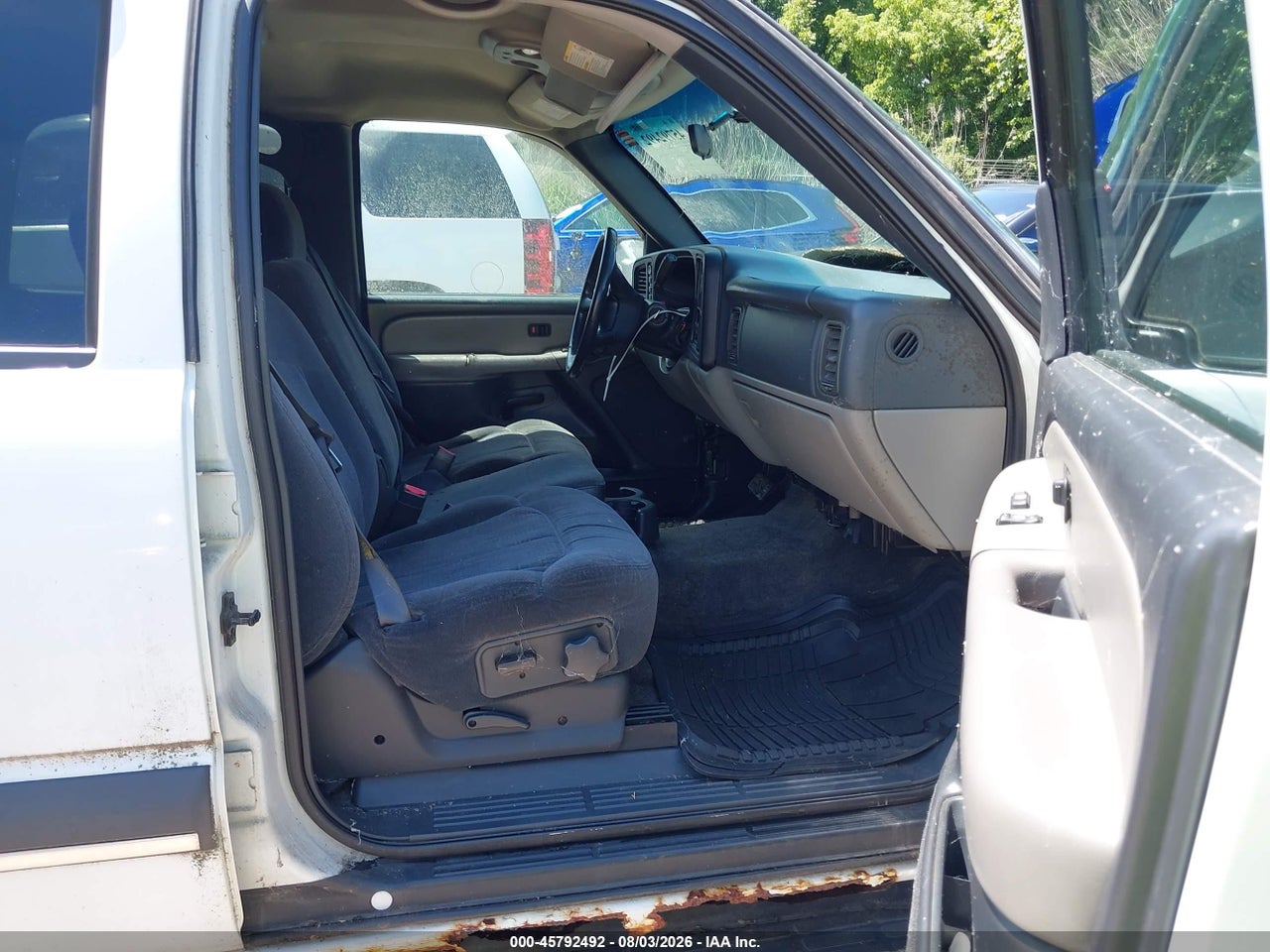 2002 CHEVROLET TAHOE LS · 5/11