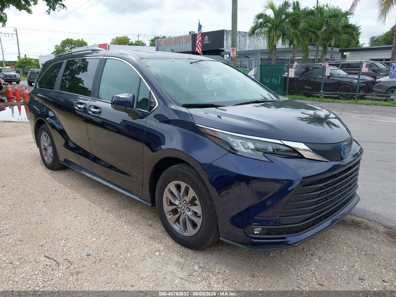 5TDYRKECXSS****** · 2025 TOYOTA SIENNA XLE