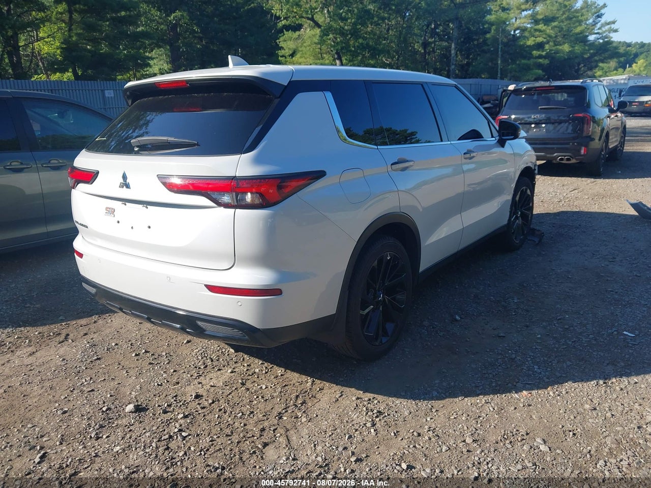 2022 MITSUBISHI OUTLANDER BLACK EDITION 2WD/SE 2.5 2WD/SE LAUNCH EDITION 2WD · 4/11