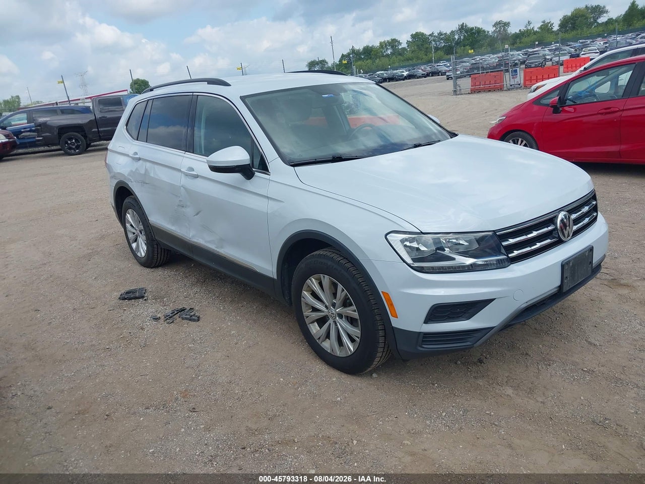 3VV3B7AX3JM****** · 2018 VOLKSWAGEN TIGUAN 2.0T SE/2.0T SEL