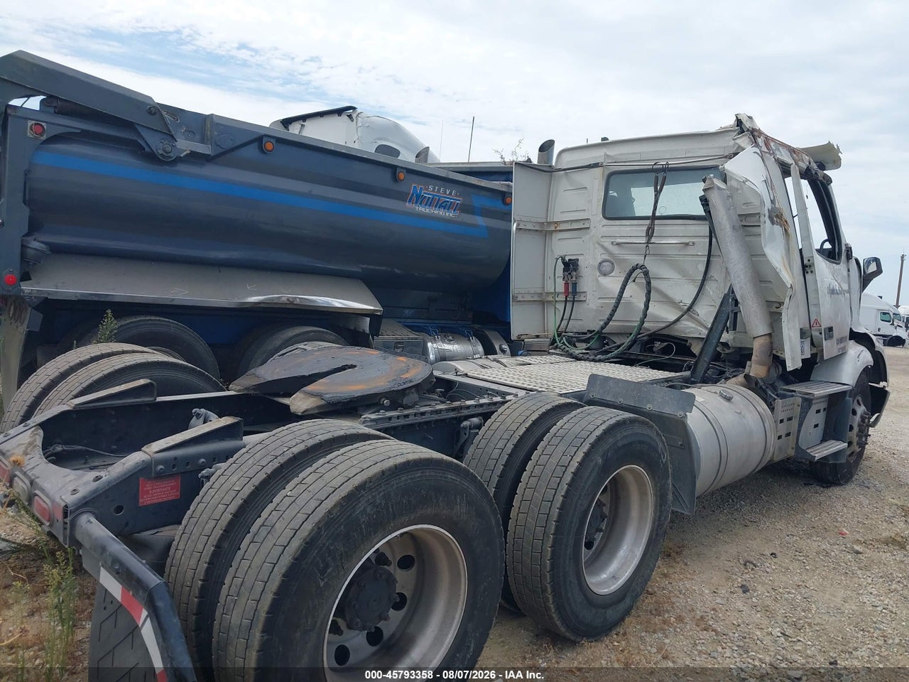 2020 VOLVO SEMI   · 4/11