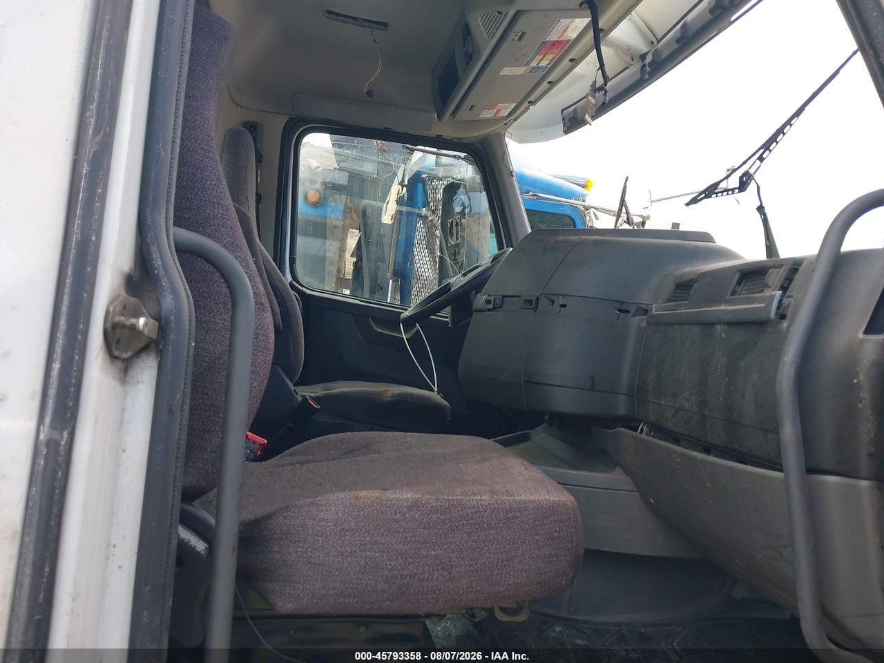 2020 VOLVO SEMI   · 5/11