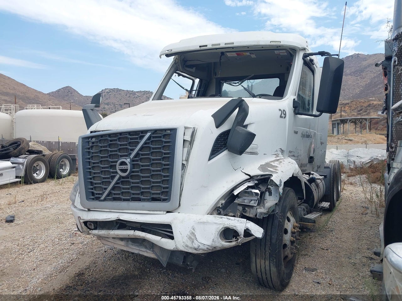 2020 VOLVO SEMI   · 2/11