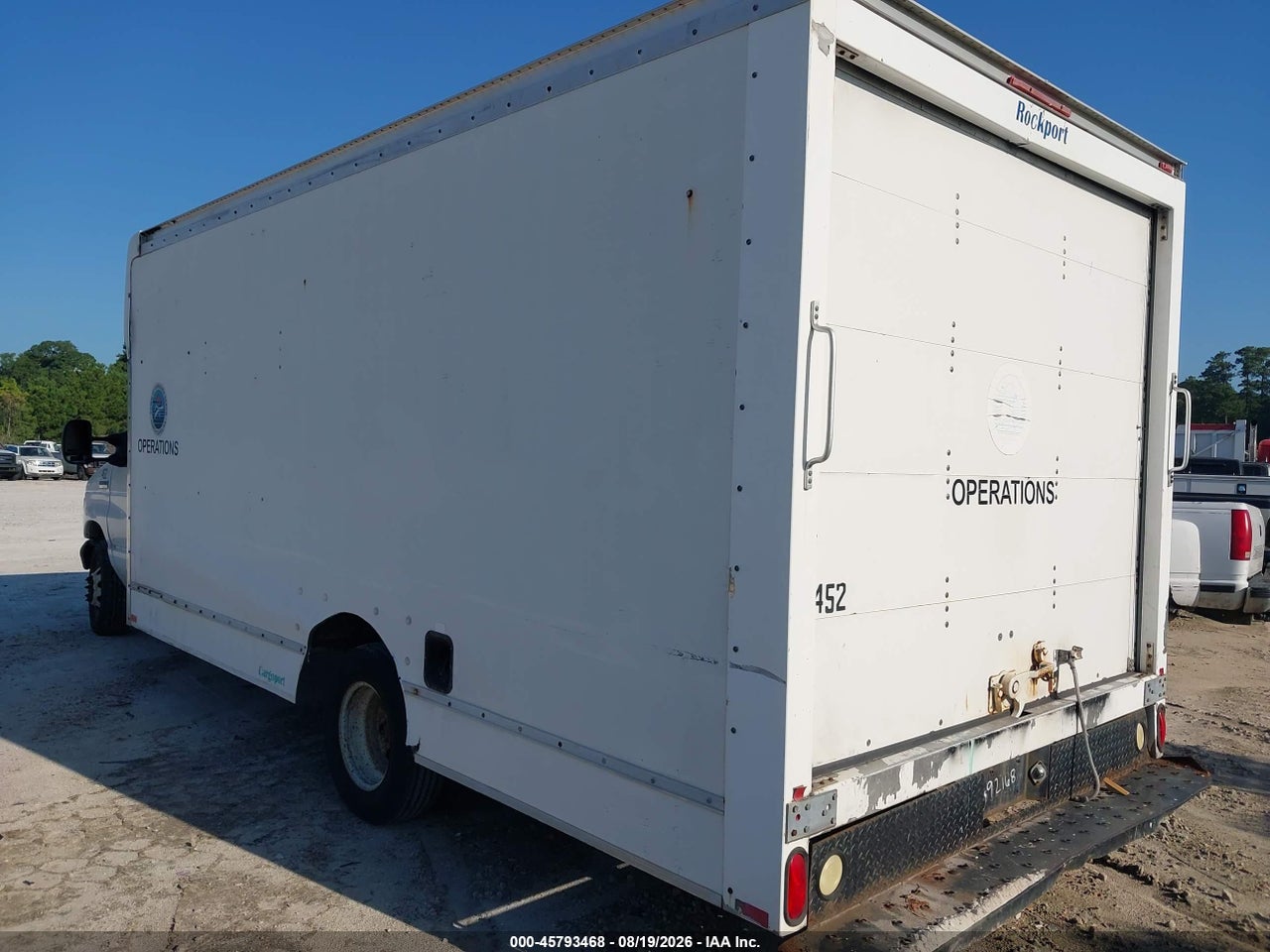 2006 FORD E-350 CUTAWAY · 3/4