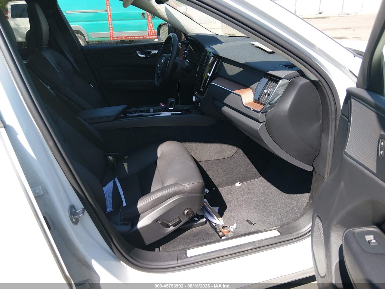 2024 VOLVO XC60 B5 PLUS DARK THEME · 5/11