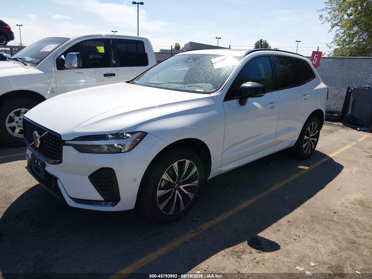 2024 VOLVO XC60 B5 PLUS DARK THEME · 2/11