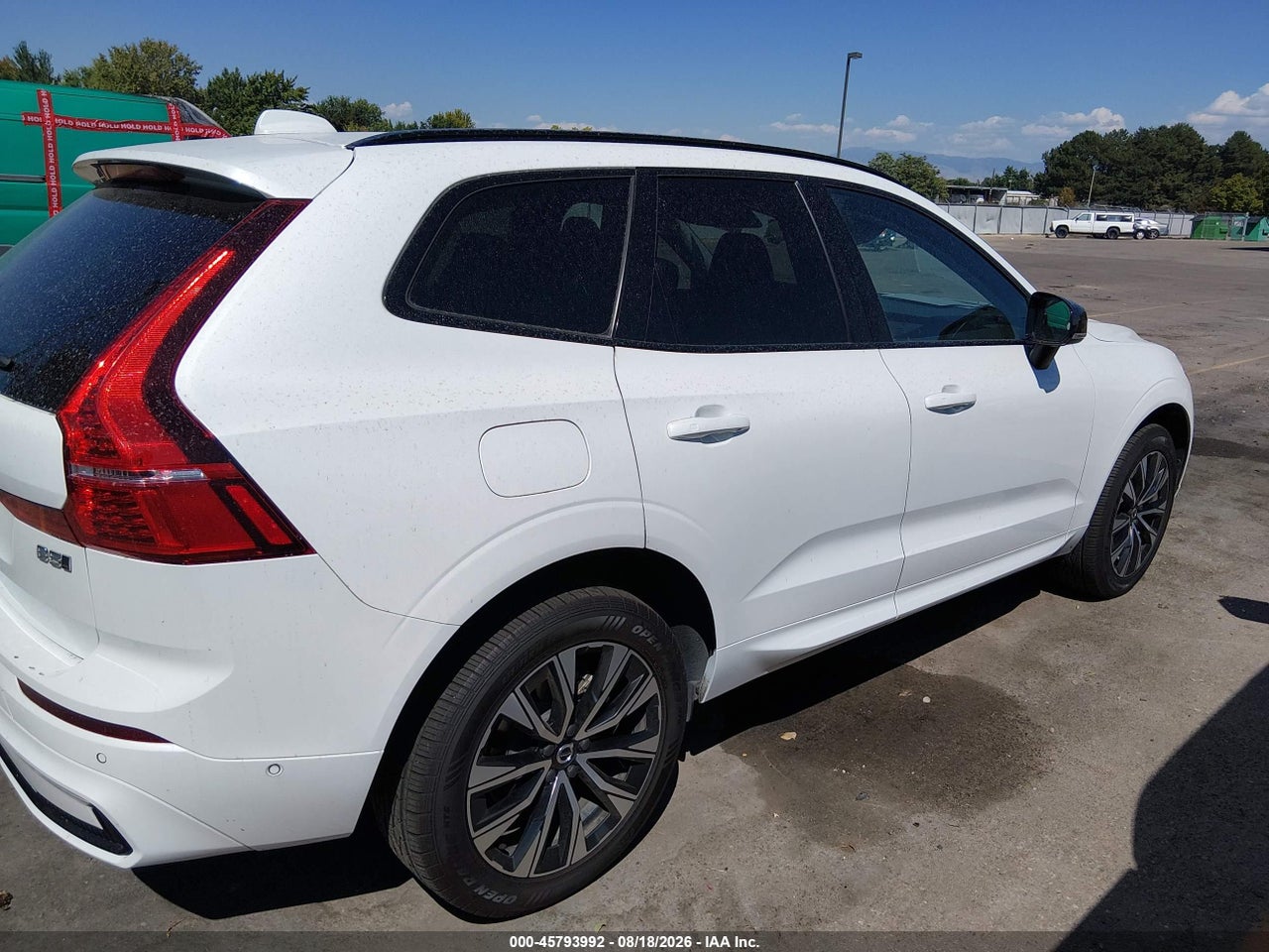 2024 VOLVO XC60 B5 PLUS DARK THEME · 6/11