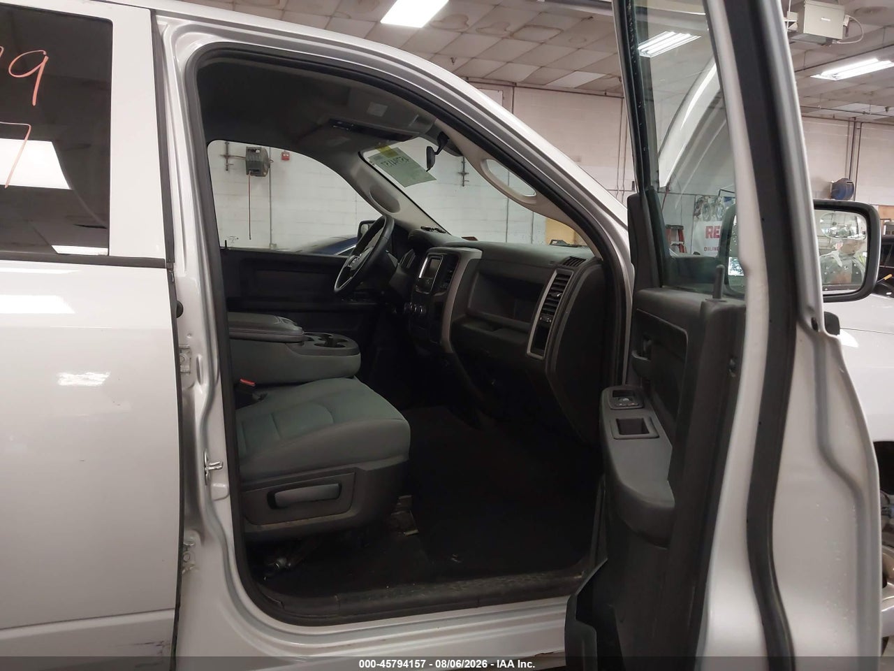 2019 RAM 1500 CLASSIC EXPRESS  4X4 6'4 BOX · 5/11