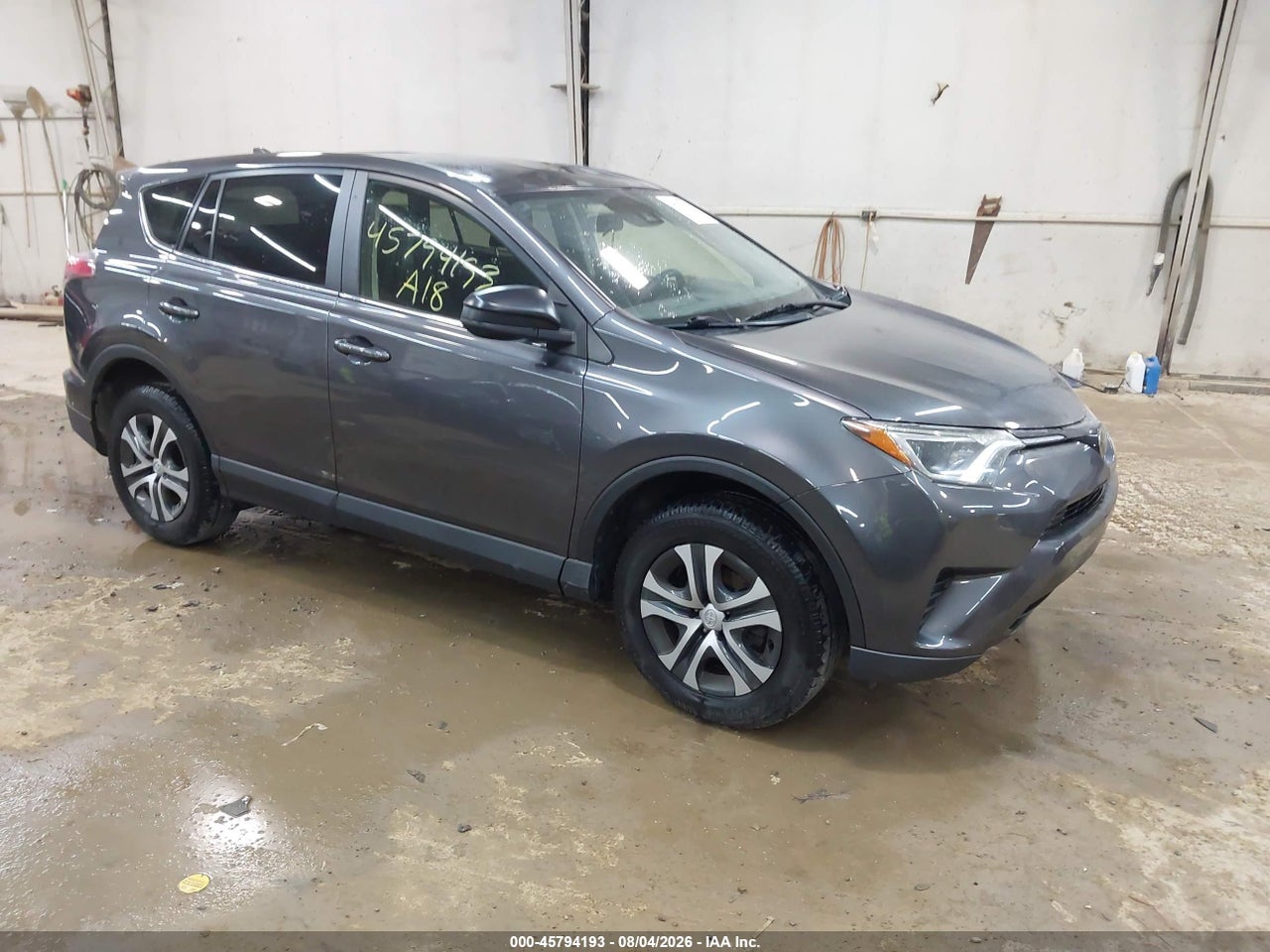 JTMBFREV5JJ****** · 2018 TOYOTA RAV4 LE