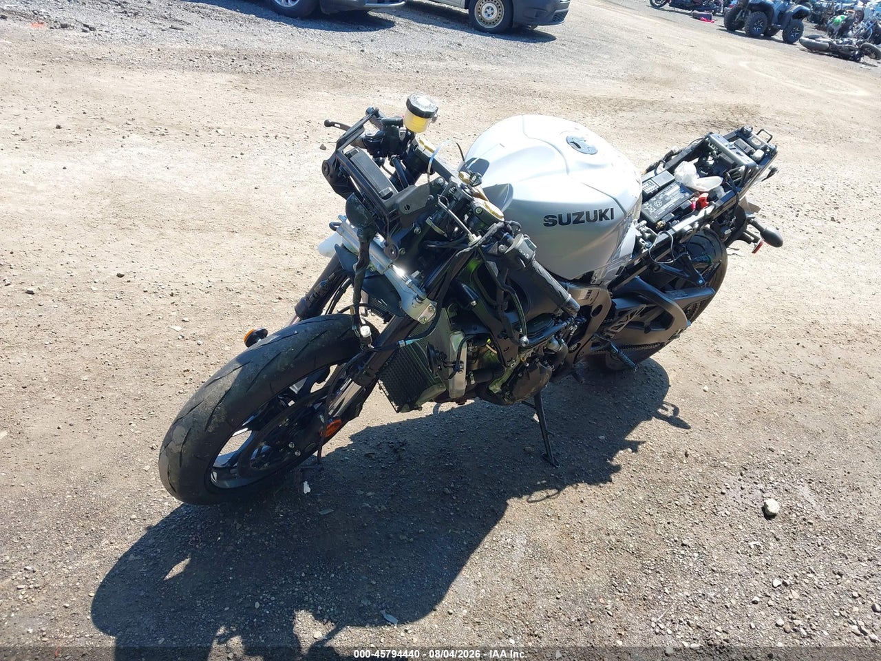 2022 SUZUKI GSX-R1000   · 2/11