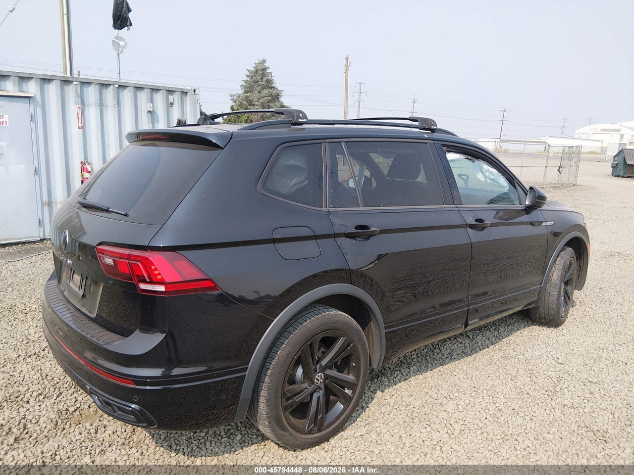 2023 VOLKSWAGEN TIGUAN 2.0T SE R-LINE BLACK · 4/11