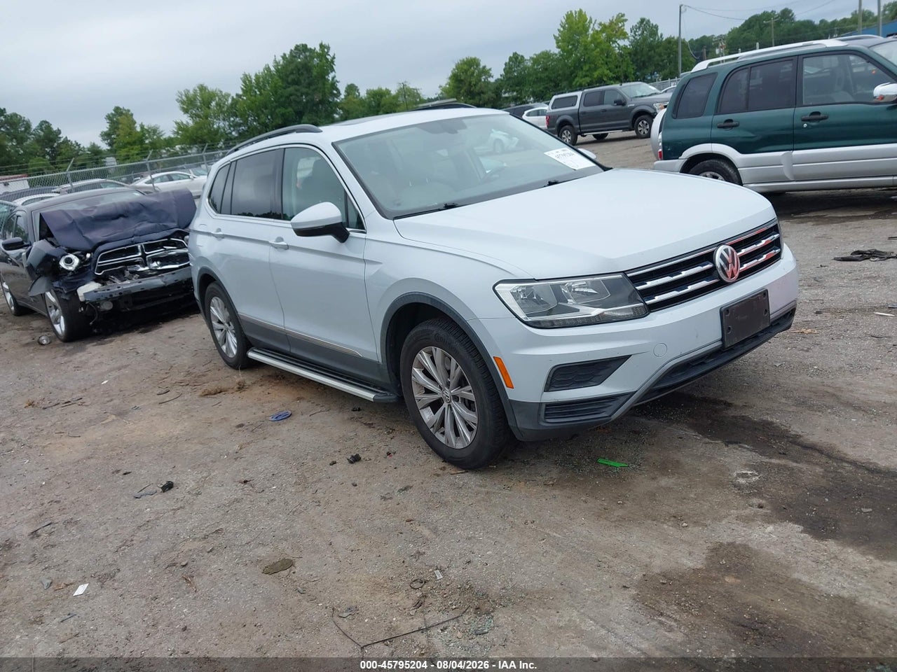 3VV3B7AX9JM****** · 2018 VOLKSWAGEN TIGUAN 2.0T SE/2.0T SEL