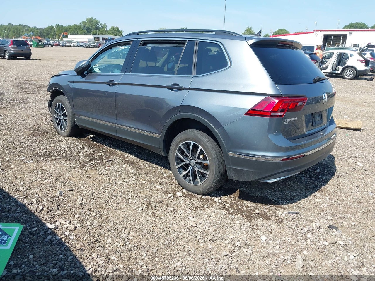 2021 VOLKSWAGEN TIGUAN 2.0T SE/2.0T SE R-LINE BLACK/2.0T SEL · 3/10