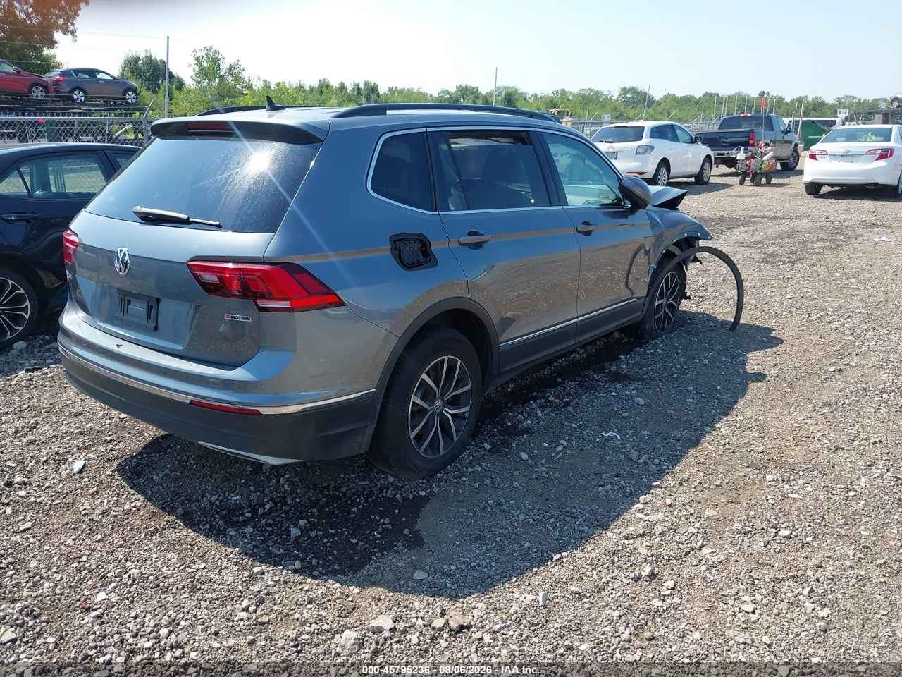 2021 VOLKSWAGEN TIGUAN 2.0T SE/2.0T SE R-LINE BLACK/2.0T SEL · 4/10