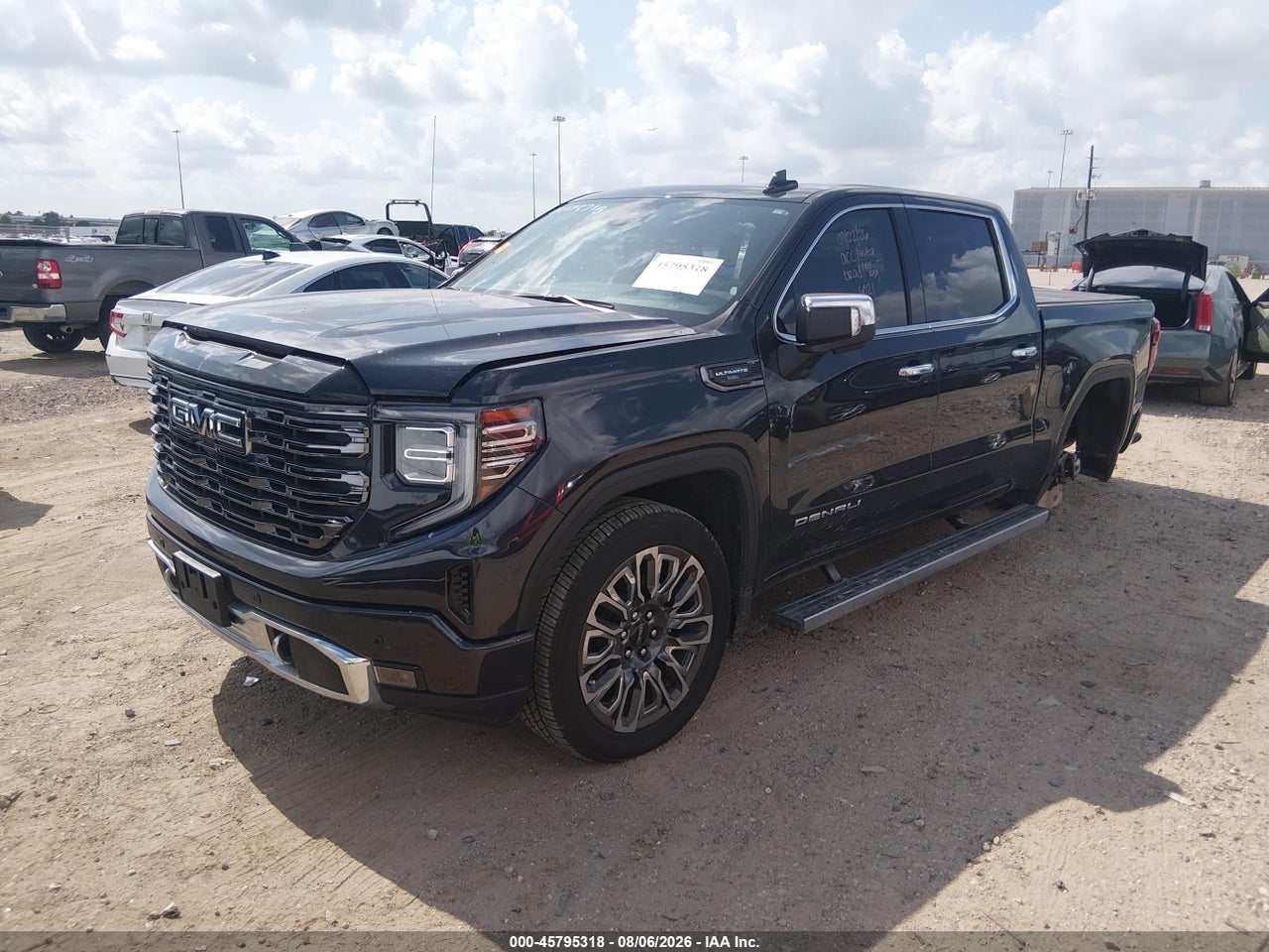 2026 GMC SIERRA 1500 , SHORT BED, DENALI ULTIMATE, 4WD · 2/10
